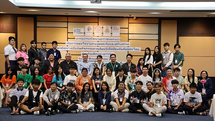 Representatives from Internet Foundation for the Development of Thailand and HSF with Youth Leaders in Chiang Mai 