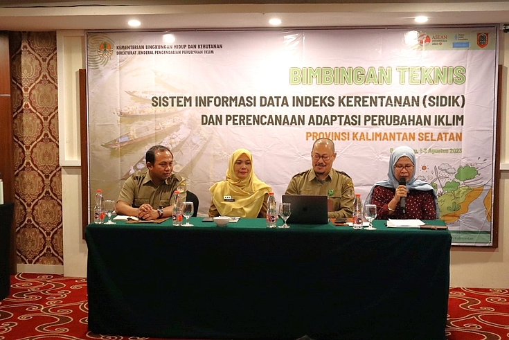 Opening session by Head of Center of Climate Change in Palangkaraya, Secretary of Provincial Ministry of Environment of South Kalimantan Province, Secretary of Directorate General of Climate Change Control of Ministry of Environment and Forestry, representative of Hanns Seidel Foundation in Indonesia