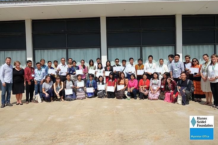 Group photo with participants, lecturers and organizers 