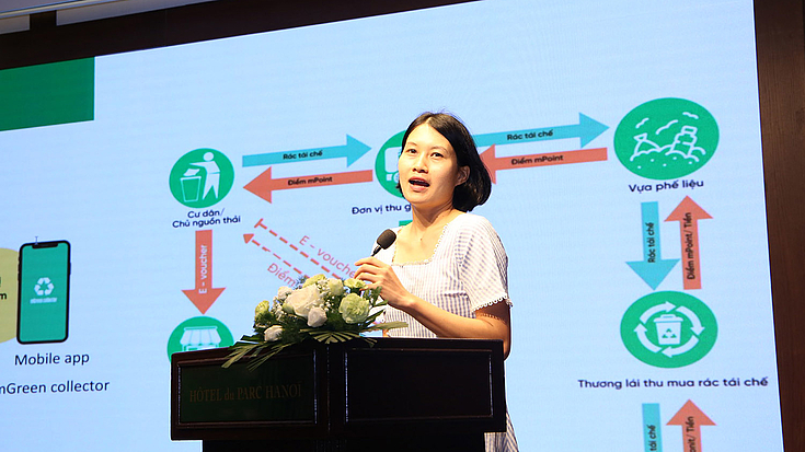Ms Tran Thi Thoa, Director of mGreen, presented their digital service that manage solid waste treatment