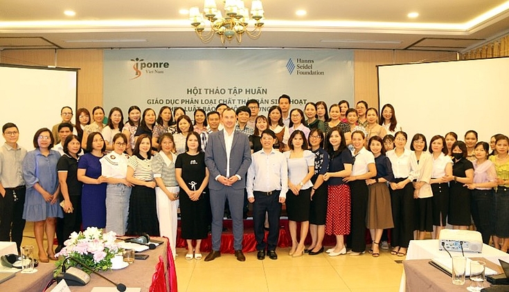 Participants of the workshop are educators in Ninh Binh province