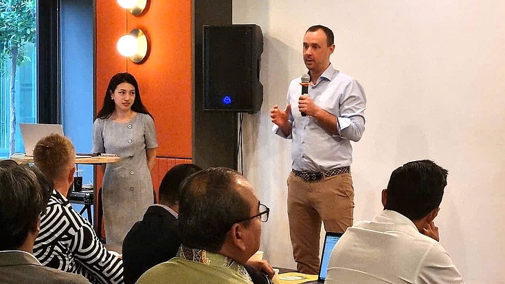 Mr Michael Siegner (HSF) opened the pitching session