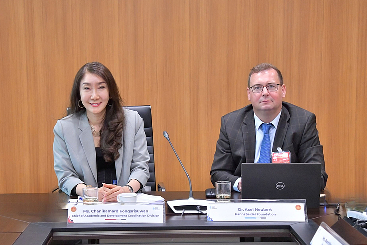 Ms. Chanikamard Hongsrisuwan, Chief of Academic and Development Coordination Division, The Secretariat of the House of Representatives of Thailand, and Dr. Axel Neubert, Resident Representative of the Hanns Seidel Foundation Thailand.