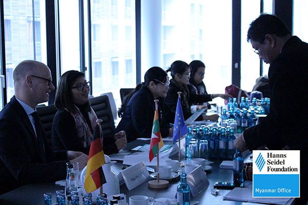 The delegation had a discussion with Tibor Pirschel, Senior Officer for Public Relations at the German Bundestag.