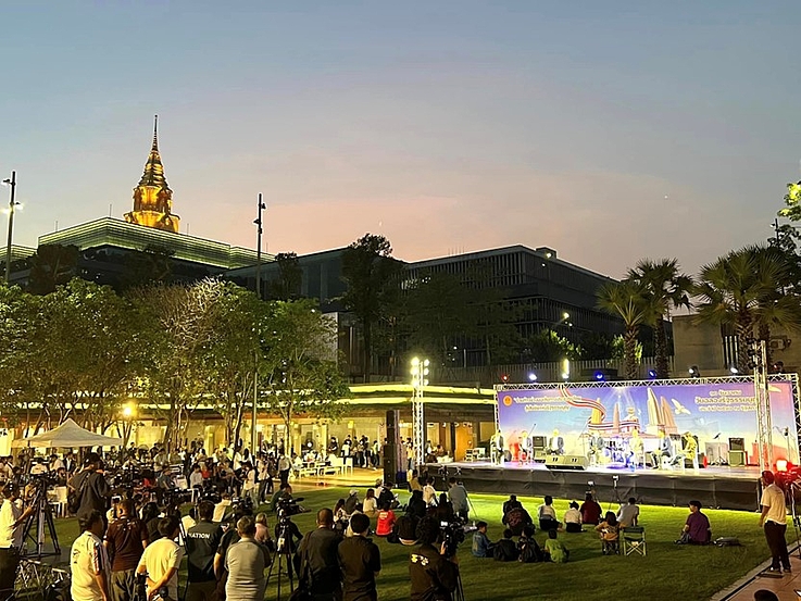 The event took place at the Civil Park in front of the Thai Parliament