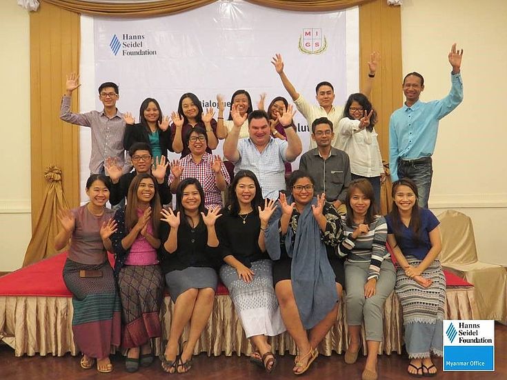 The participants of the one-day discussion on “Federalism as a Tool for Conflict Resolution”.