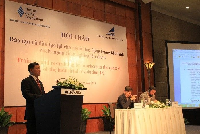 Mr. Nguyen Van Hong – Head of the General Management, JAC Limited Liability Joint-Stock Company Viet Nam, participating at the discussion during the workshop