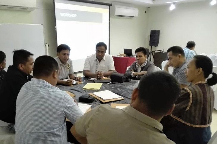 Workshop in Cebu with participants in a round table having discussion