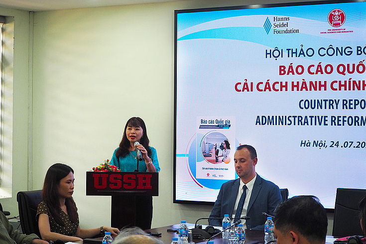 Assoc. Prof. Dr. Dang Thi Thu Huong, Vice Rector of USSH/VNU opening the event. 