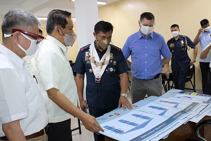 PPSC President Dr. Ricardo de Leon, PNP Chief Police General Camilo Cascolan and HSF Resident Representative Götz Heinicke visiting the “HSF Classroom” at the National Police College and looking over training materials