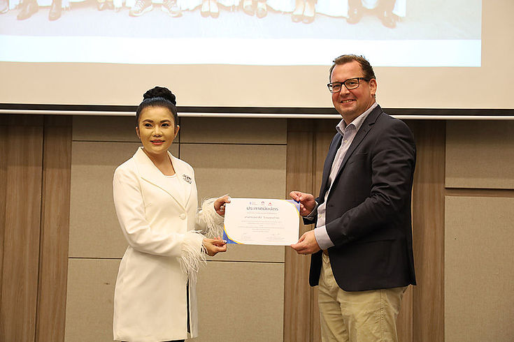 Dr. Axel Neubert, the Resident Representative, presented certificates to the participants.