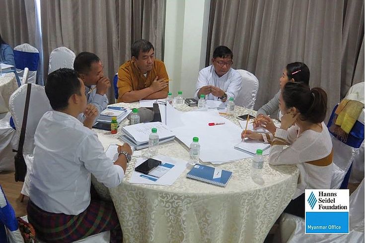 Interactive group discussions about how to adopt federal principles in Myanmar. 
