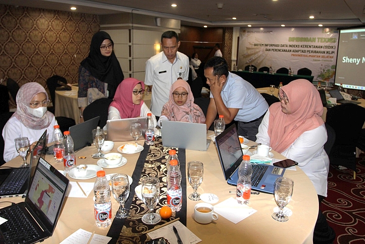 Participants exercised preparing presentation on vulnerability assessment for South Kalimantan Province