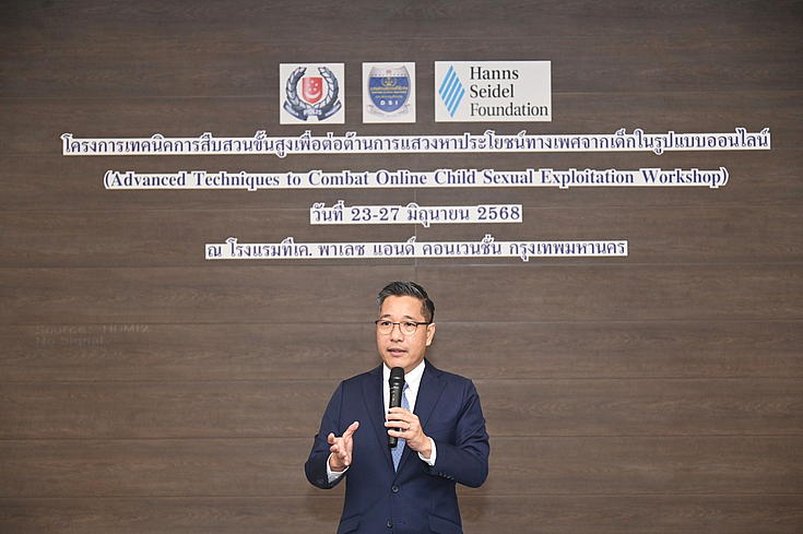 Police Captain Khemachart Prakaihongmanee, Director of the Technology and Cyber Crime Bureau, Department of Special Investigation (DSI) delivered the opening ceremony.