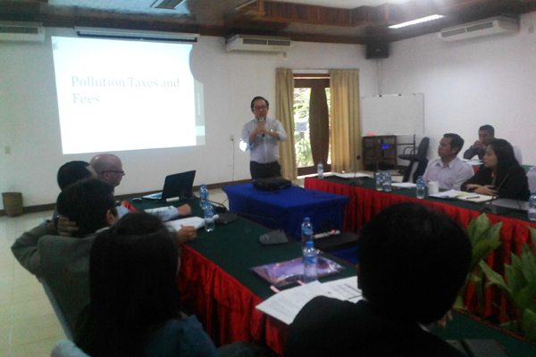 Assoc. Prof. Dr. Adis Israngkura presented on “Pollution Taxes and Fees”
